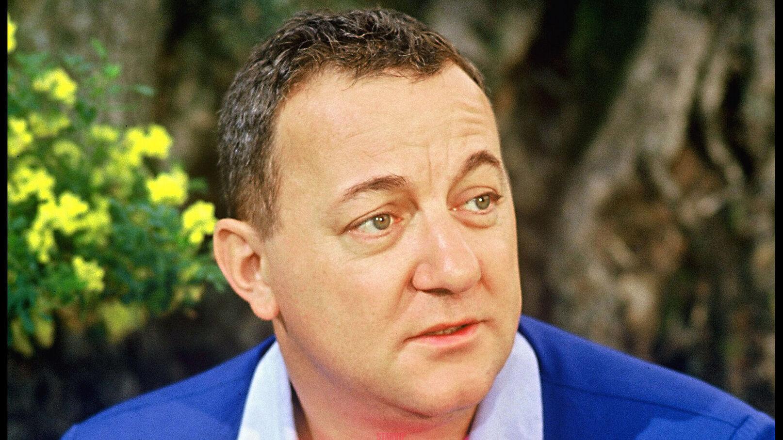 « Les secrets macabres des stars révélés : l’énigme de l’accident de Coluche »