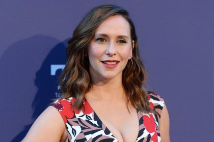 Jennifer Love Hewitt métamorphosée : le choc de sa transformation capillaire surprend ses fans