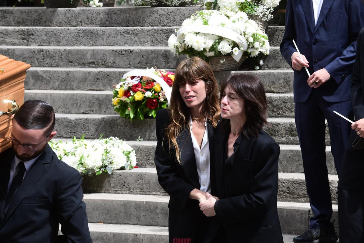 « Le mystérieux message de Charlotte Gainsbourg suite au décès de Jane Birkin »