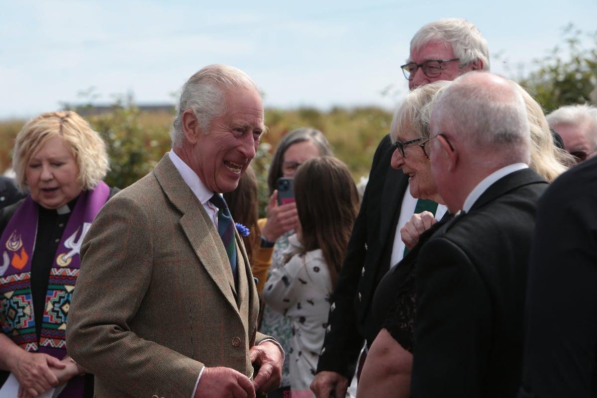 « Vacances royales : Charles III s’amuse aux jeux écossais, Letizia d’Espagne au cinéma et la princesse Anne entourée de sa famille »