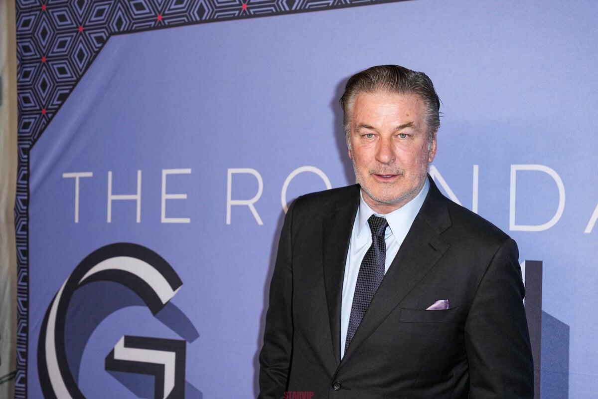 Tir mortel d’Alec Baldwin : les images choquantes qu’il voulait cacher