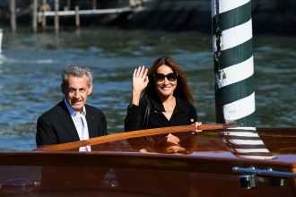 Carla Bruni et Nicolas Sarkozy : escapade amoureuse en Grèce (Vidéo)