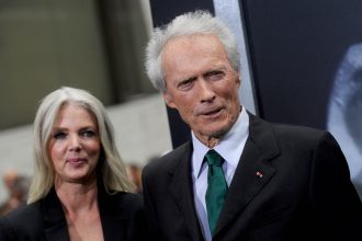 Clint Eastwood endeuillé par la mort de sa compagne Christina Sandera à 61 ans