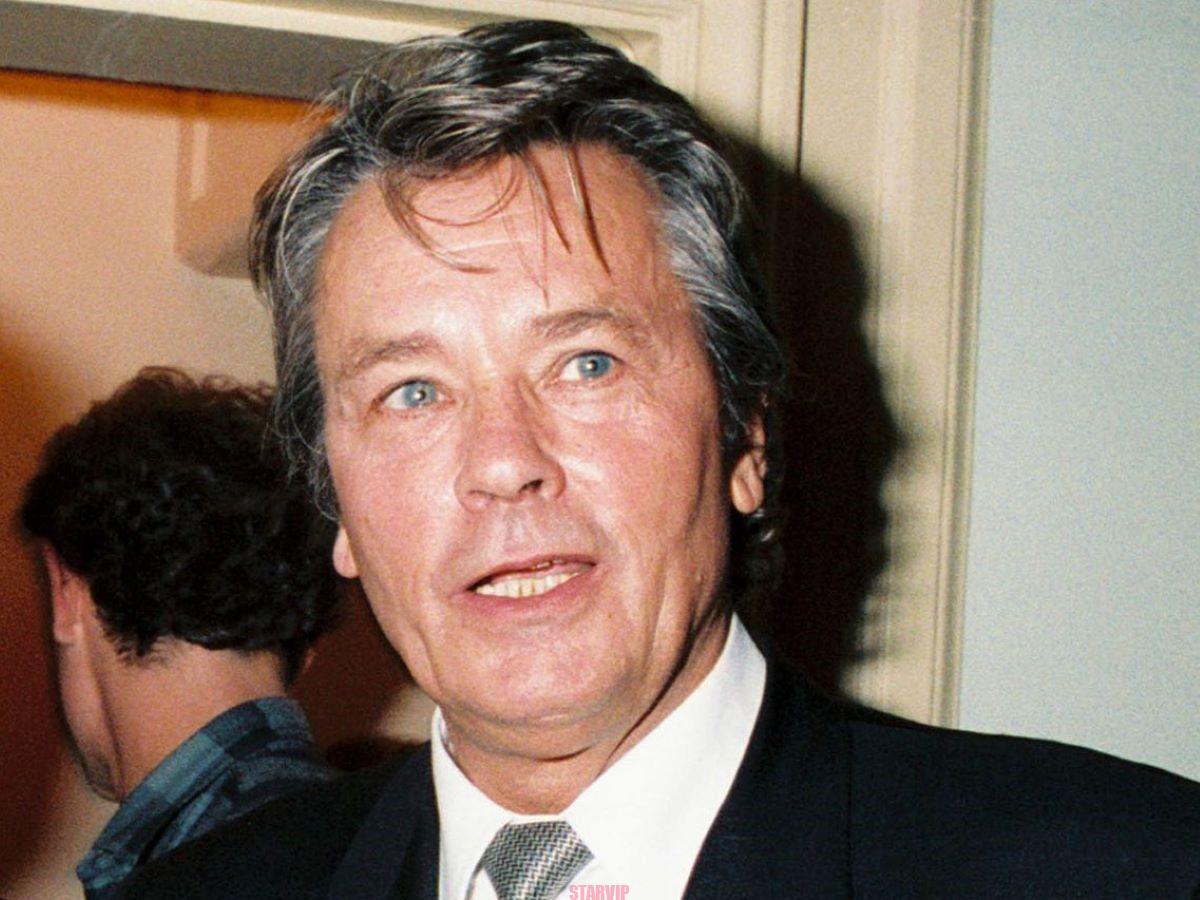 Adieu à Alain Delon : les mots gravés sur sa tombe révélés