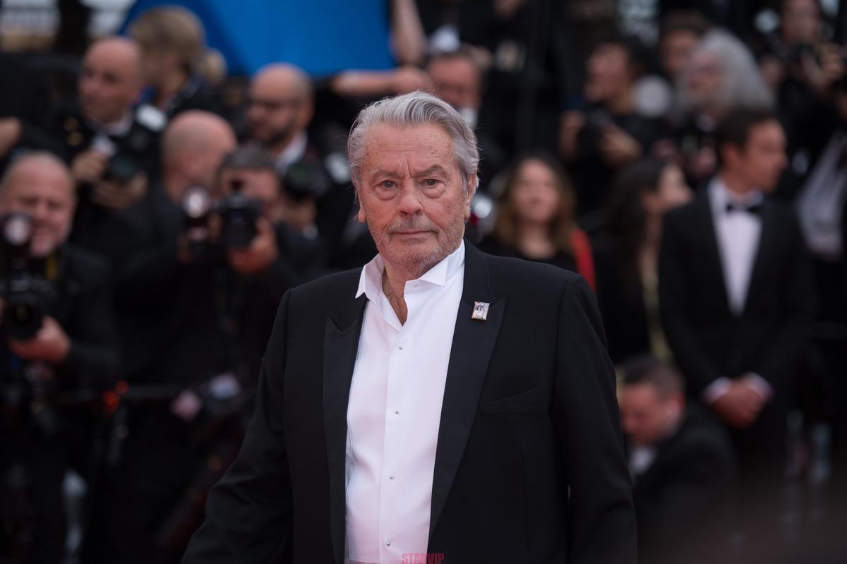 Alain Delon : une décision radicale avant ses obsèques