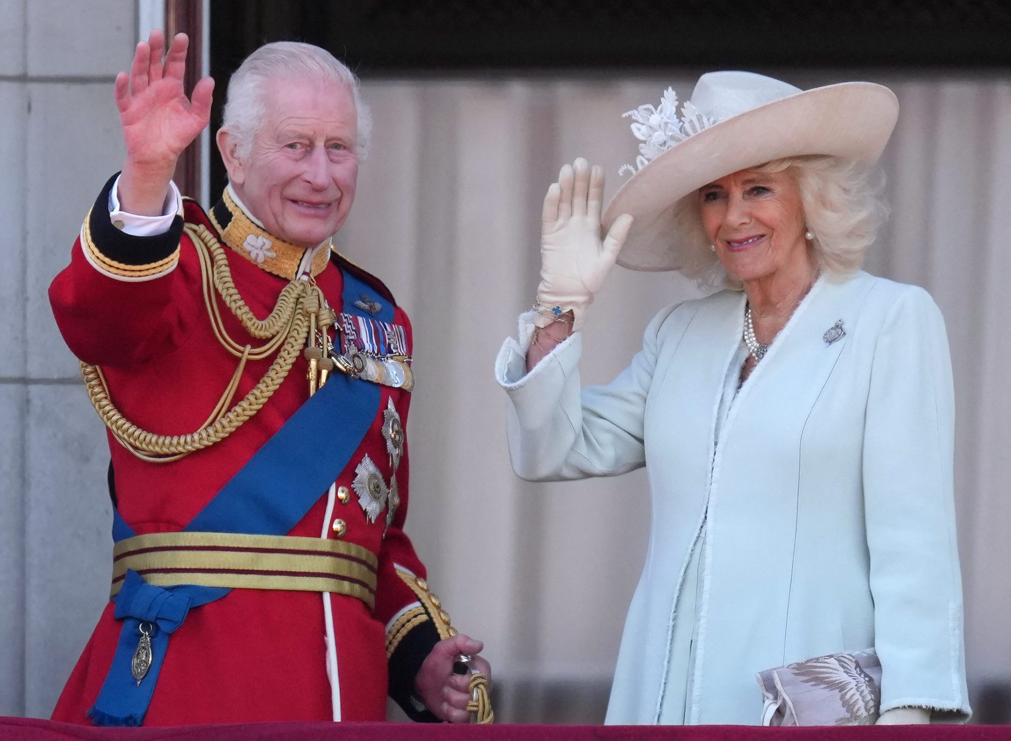 Charles III et Camilla sauvés in extremis : l’attaque sur Donald Trump déjouée !