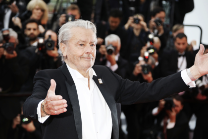 Alain Delon trahi pour ses obsèques : la révélation choc d’un proche