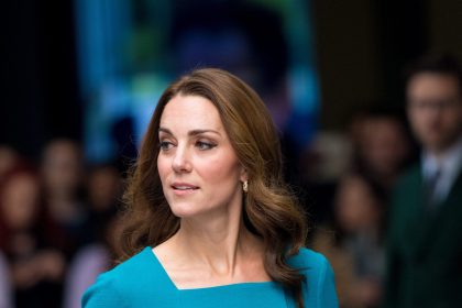 Kate Middleton marque son retour avec un look audacieux et des boucles d’oreilles de 3 000 £