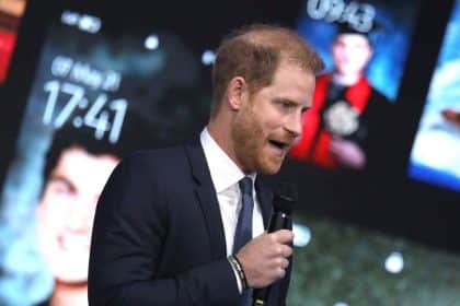 Le prince Harry en solo : une stratégie de rapprochement avec la famille royale ?