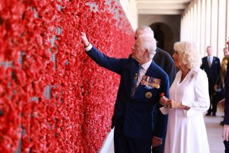 Charles et Camilla en Australie : la reine rend hommage à Elizabeth II