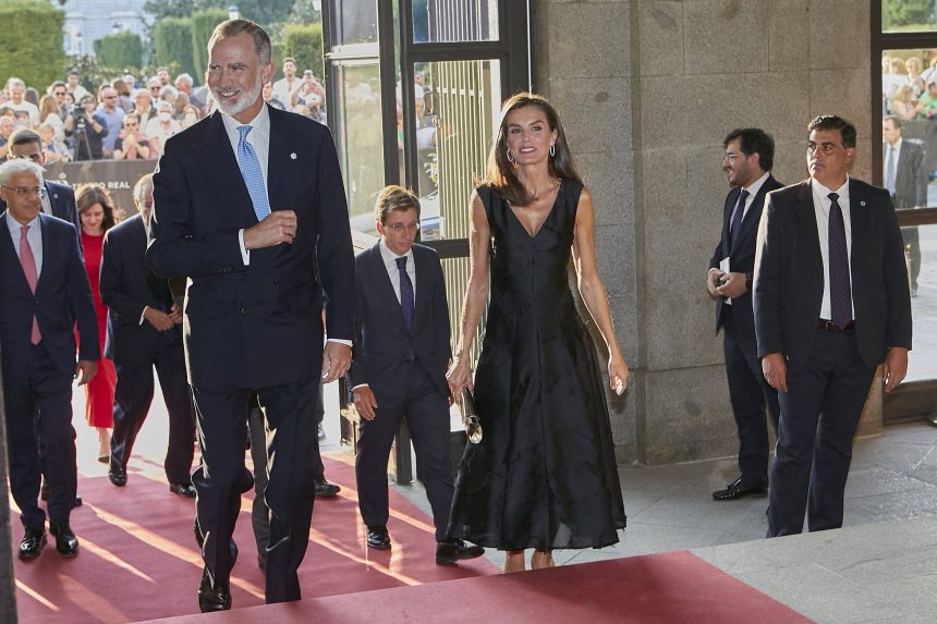 Letizia d’Espagne : élégance et accessibilité dans sa garde-robe royale