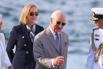 Le combat de Charles III contre le cancer et les controverses autour de son médecin